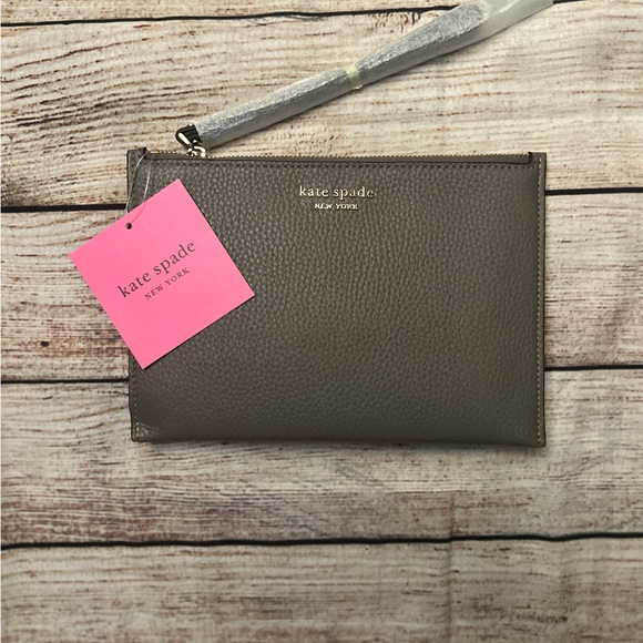 Kate Spade ♠️ wristlet - Picture 2 of 10